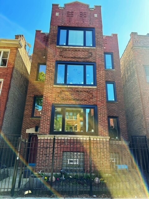 Primary Photo - 2049 W Birchwood Ave