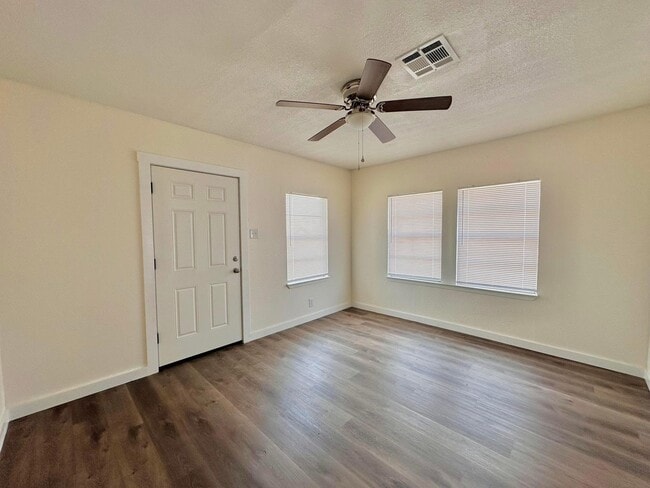 Building Photo - 3614 Erath Ave