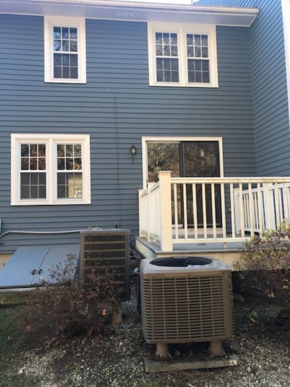 Building Photo - 70 Laurelwood Dr