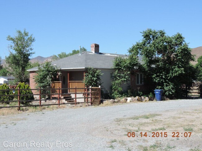 Building Photo - 2 br, 1 bath House - 1015 Truckee Lane