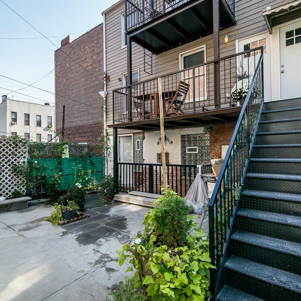 Building Photo - 132 Meserole Ave