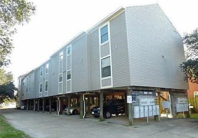 Building Photo - 9601 9th View St