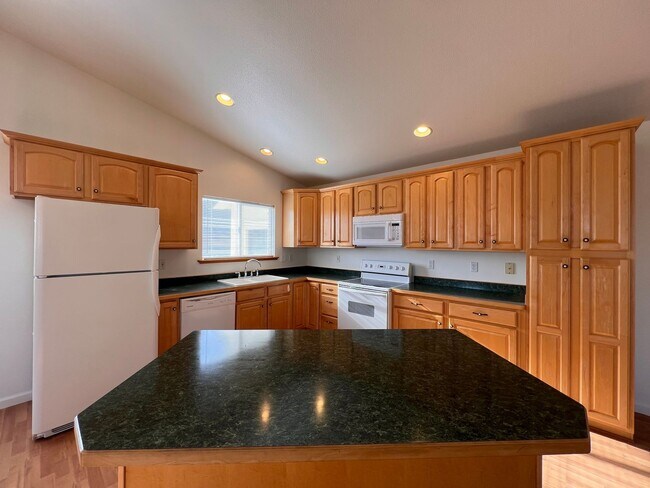 Foto del edificio - 3-bedroom Home in Desert Lakes Subdivision, Fernley