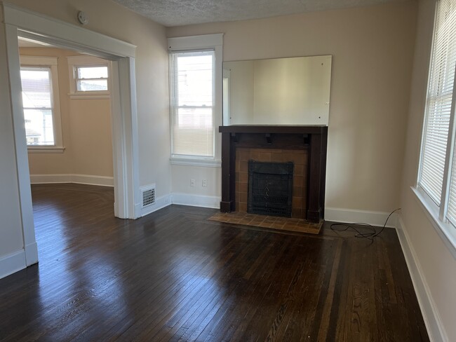 Building Photo - 4317-2 Ivanhoe Ave