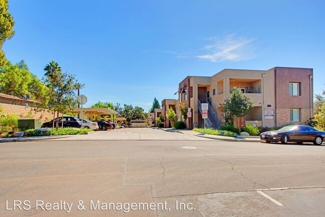 Building Photo - 90 N Oakview Dr