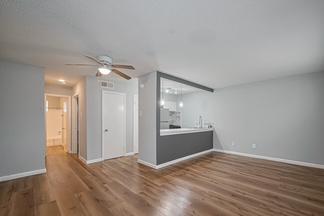 Building Photo - Mangum Oaks