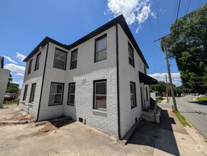 Building Photo - Room in Apartment on Kerr St NW
