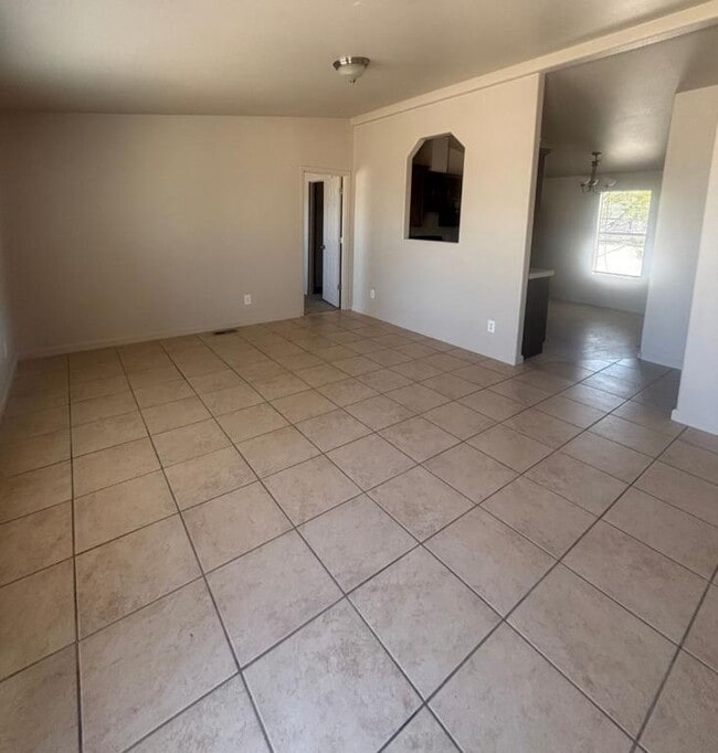 Building Photo - 1219 E 35th St