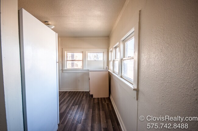 Kitchen - 1320 N Lea St