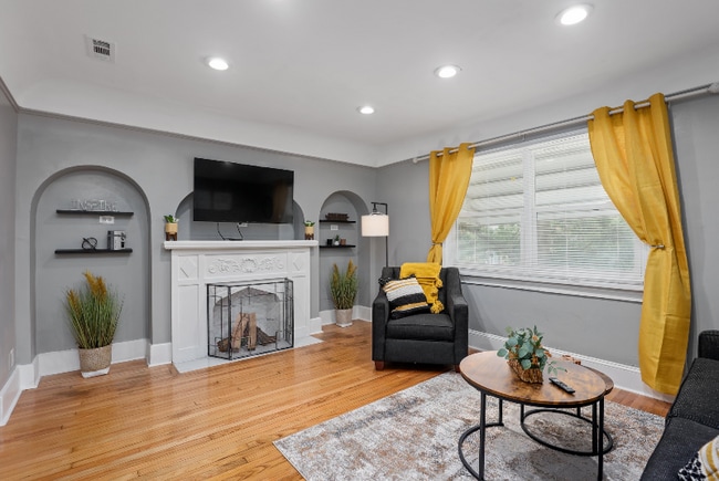 Foto del edificio - 3638 Bedford St