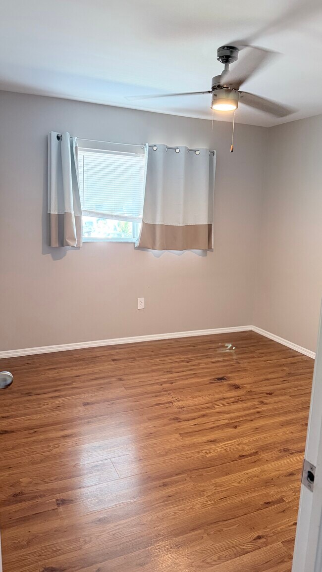 Building Photo - 148 Cypress Way E