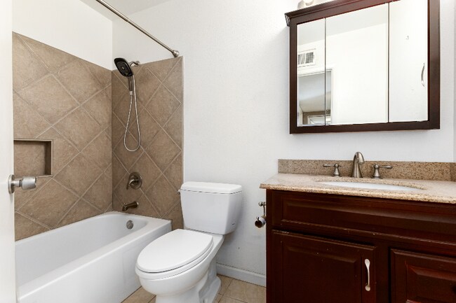 Foto del edificio - 2348 W Laurel Ln