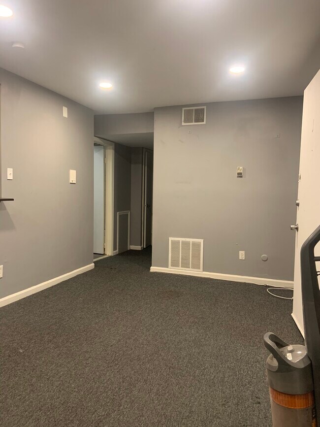 Foto del edificio - 380 East Upsal Street  , Unit 1