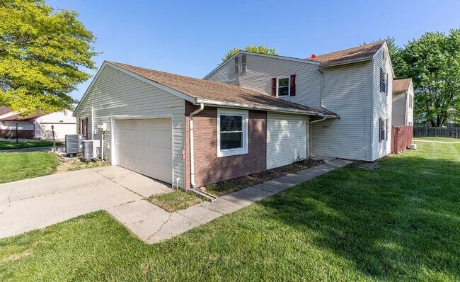Building Photo - 5956 Beau Jardin Dr