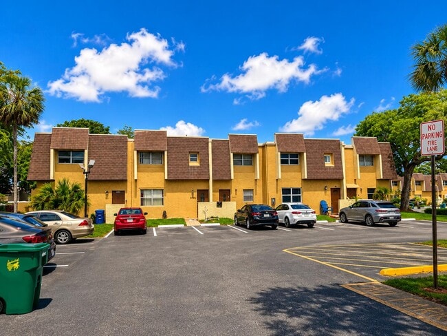 Building Photo - 5728-5728 Blueberry Ct