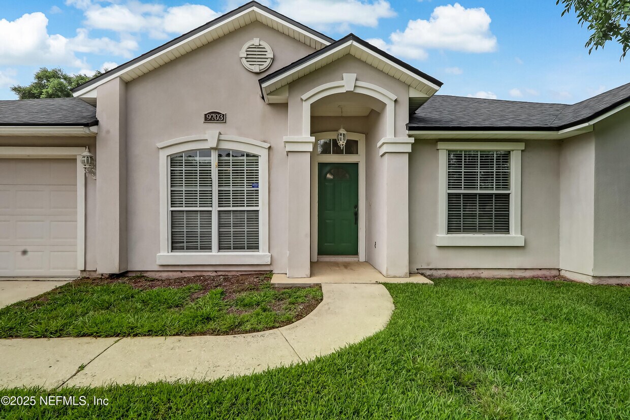 Foto principal - 9703 Cedar Ridge Dr W