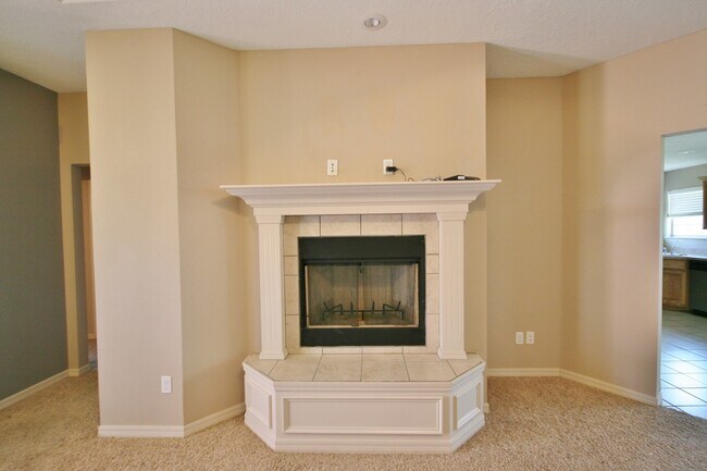 Building Photo - Perfect for you 3 Bed Home! Mesa School Di...