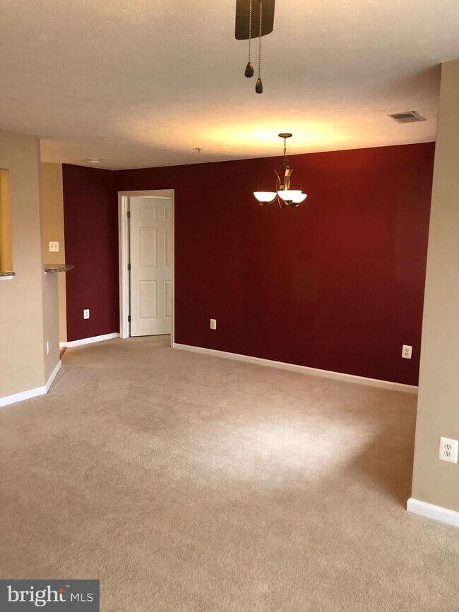 Building Photo - 3011 Hunting Ridge Dr