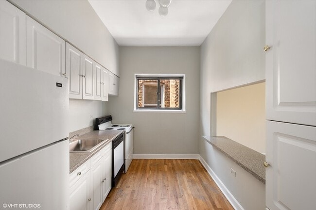 Building Photo - 1421 N Dearborn St