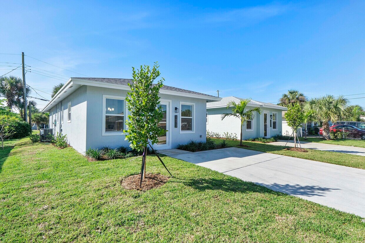 Foto principal - 1573 W 16th St