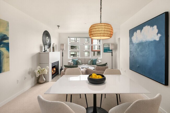 Foto del edificio - Beautiful Condo in the Heart of Ballard wi...