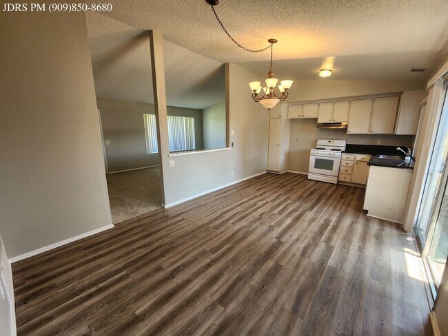 Building Photo - Riverside 4 bedroom Home