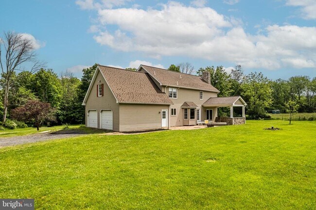 Building Photo - 1033 Roundhouse Rd