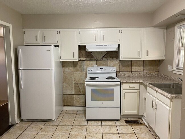 Foto del edificio - Coming Soon: 3-Bedroom Ranch w/Covered Patio and Huge Yard!