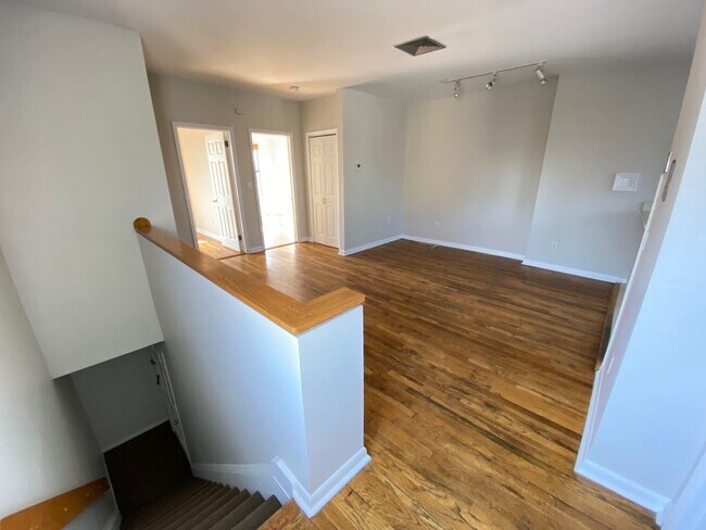 Building Photo - 276 1st St