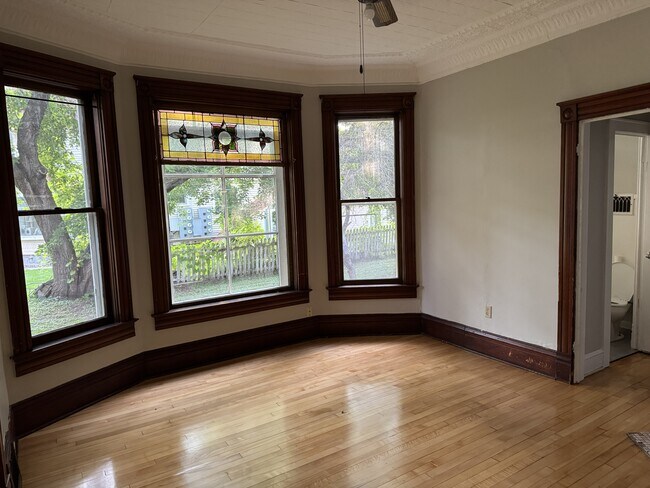 Building Photo - 415 W Grand Ave