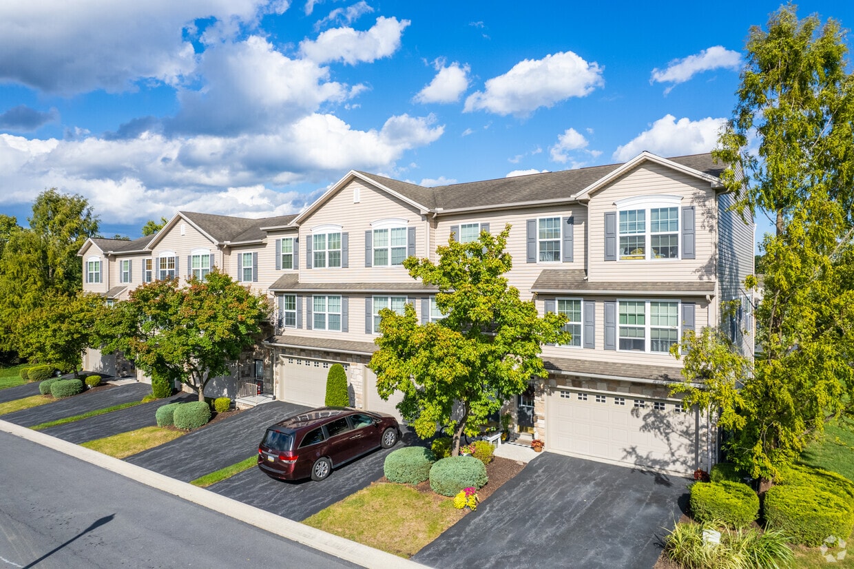 Primary Photo - The Villas at Silver Creek