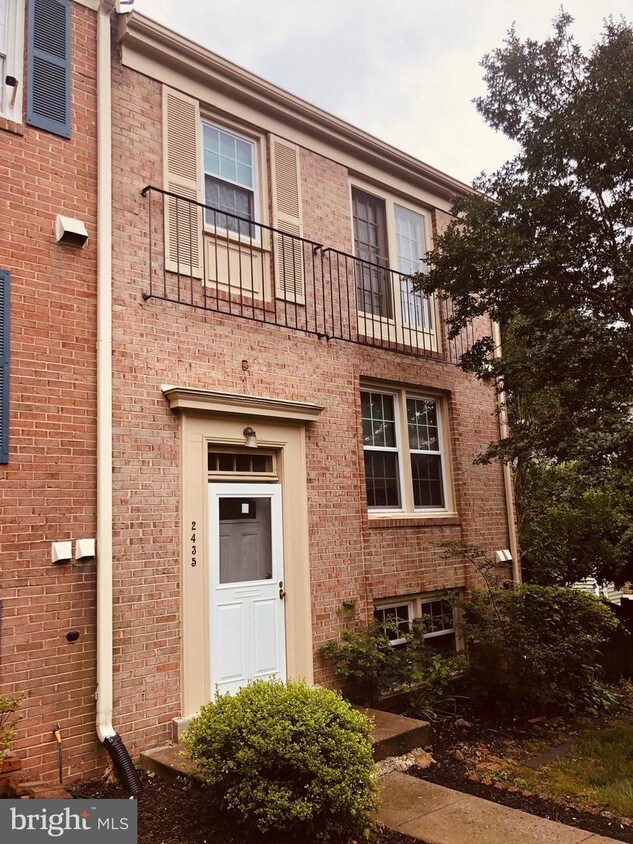 2435 Windbreak Dr, Alexandria, VA 22306 Townhome Rentals in