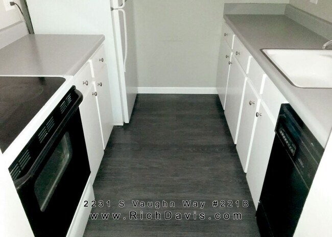 Building Photo - * Great location off Iliff and I-225, 1 Be...