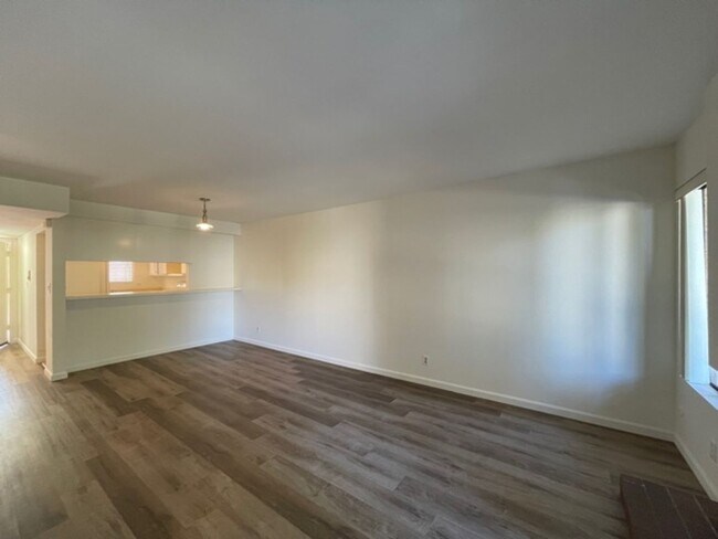 Foto del edificio - SHERMAN OAKS!!!: FANTASTIC 2 BEDROOM + 1 1...