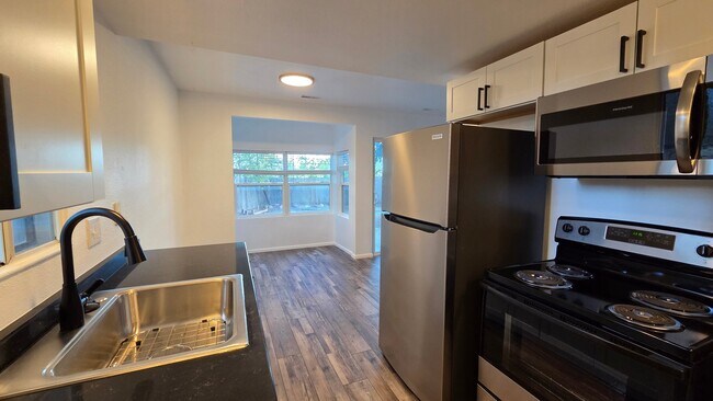 Building Photo - 2205 Friendship Cir