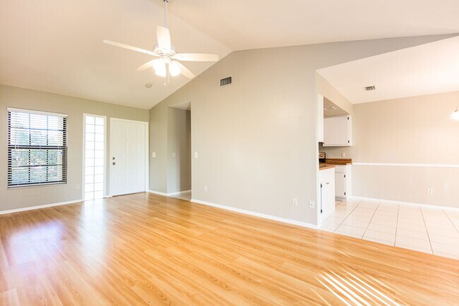 Foto del edificio - 817 SW 9th Ave