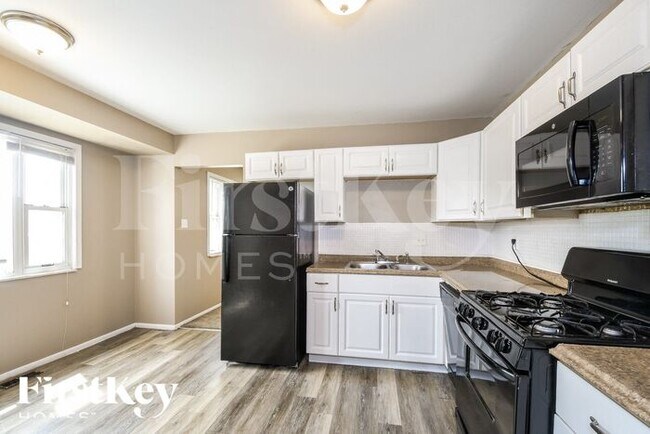 Building Photo - 806 Chatelet Ct
