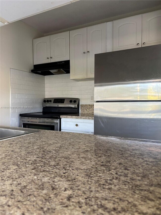 Building Photo - 6031 10th Ave N