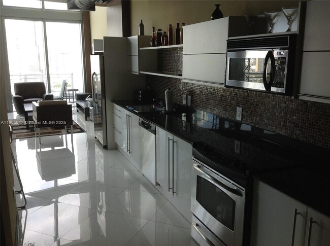 Building Photo - 690 SW 1st Ct