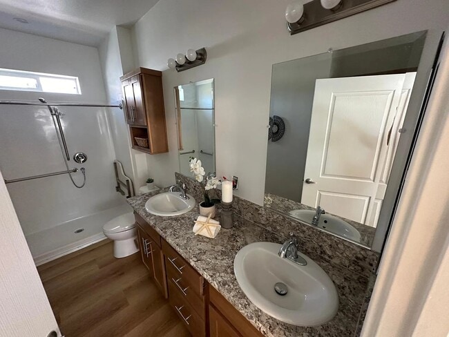 Building Photo - 30 Dart St