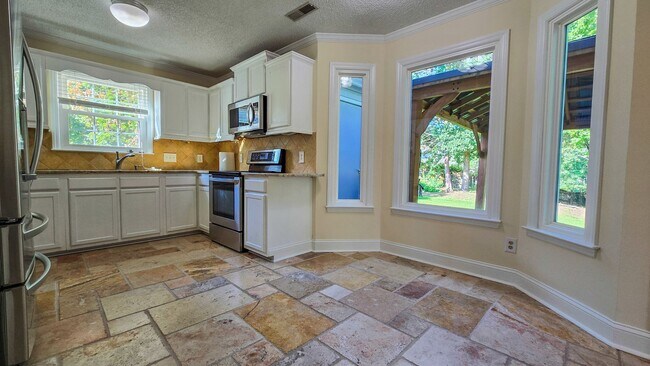 Foto del edificio - 1804 Larkhill Ct