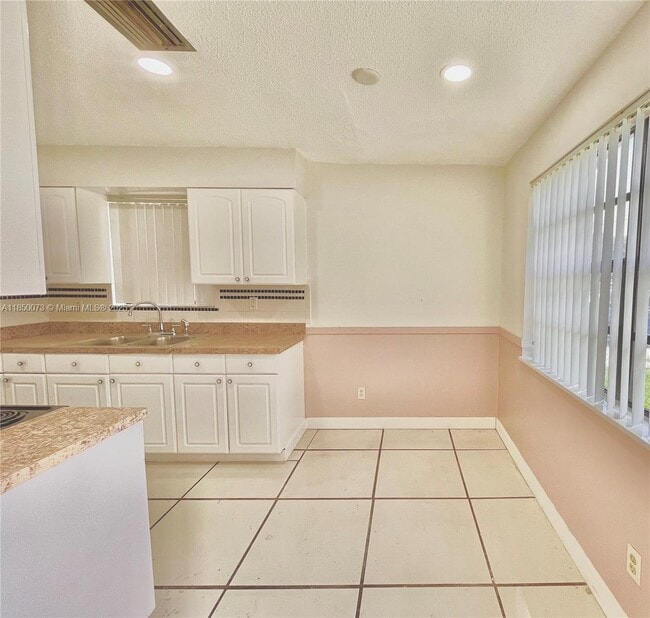 Foto del edificio - 6737 NW 6th Ct