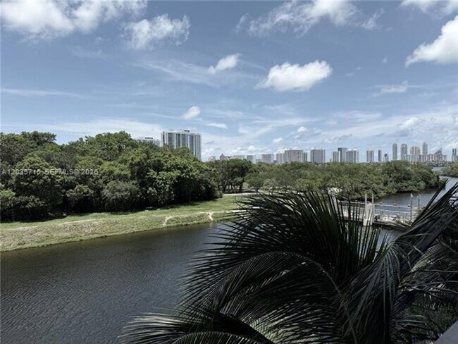 Building Photo - 16395 Biscayne Blvd
