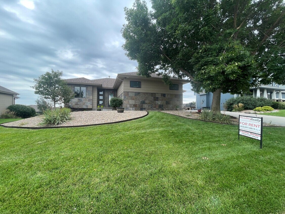 Primary Photo - Home For Rent Papillion