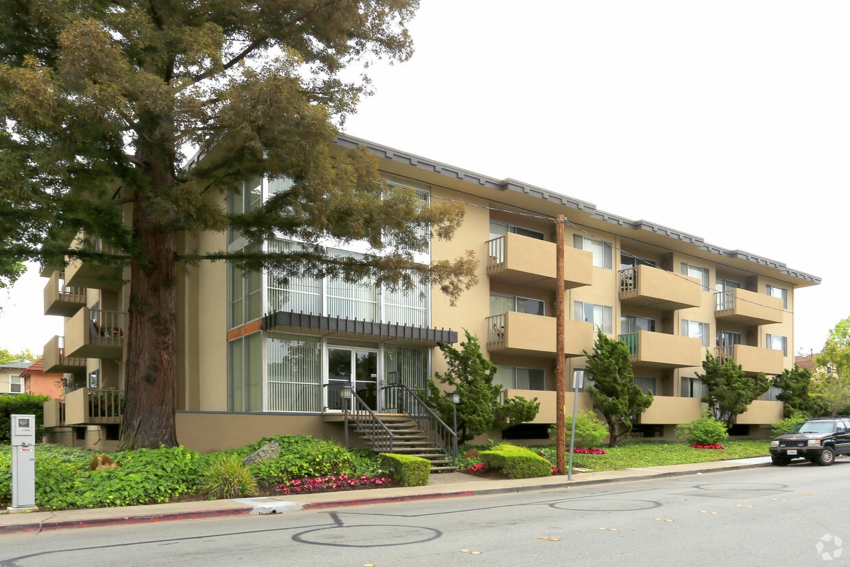 Primary Photo - 1501 Chapin Ave