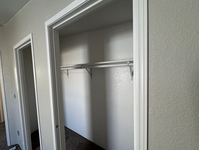 Building Photo - Riverfront 3BD/2BA Home
