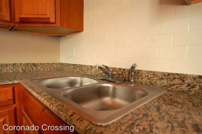 Foto del edificio - 2 br, 1.5 bath Apartment - 3333 Toledo Ave