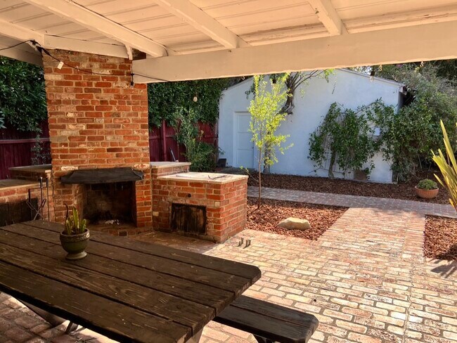 Foto del edificio - 1120 Rose Ave