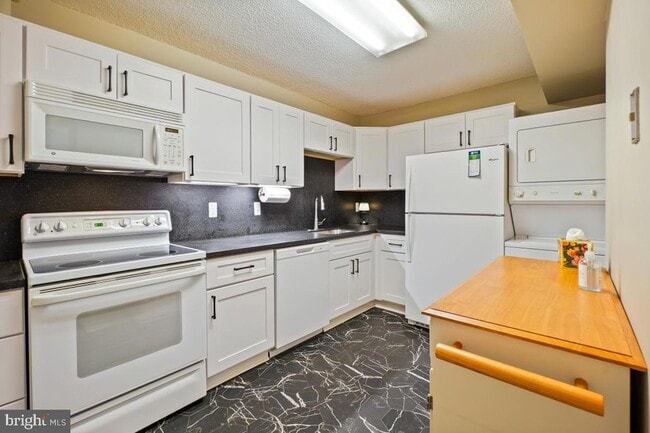 Photo - 15101 Interlachen Dr Apartment