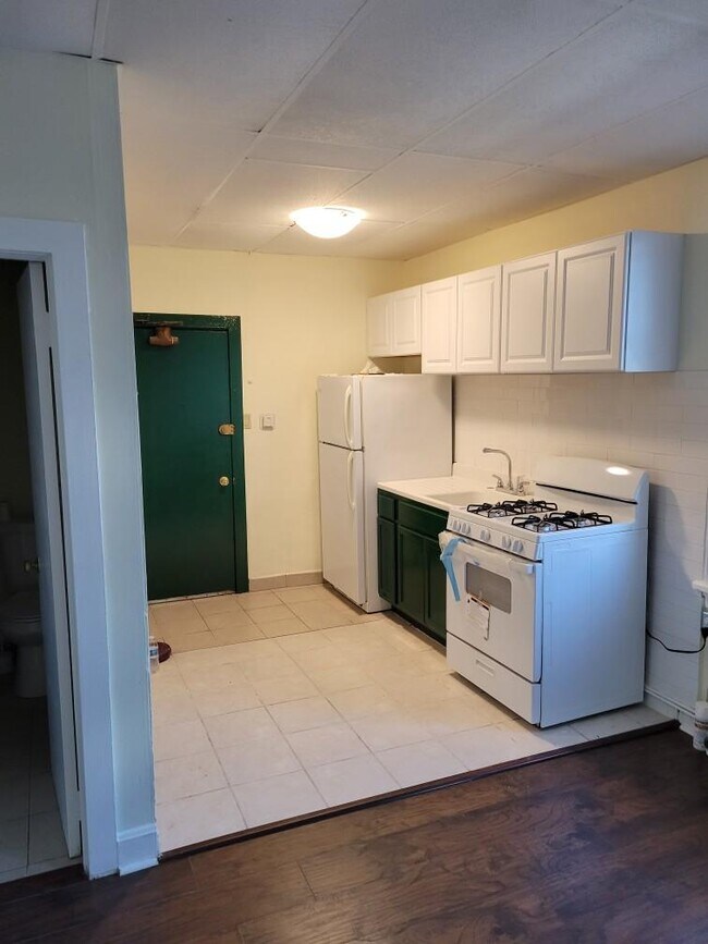 Entrada principal/cocina - 2035 E Allegheny Ave